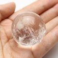 画像3: レインボー入 ◆ 水晶 丸玉 約37ミリ 置石 メール便不可 (3)