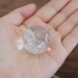 画像2: レインボー入 ◆ 水晶 【B】丸玉 約32ミリ 置石 スフィア メール便不可 (2)