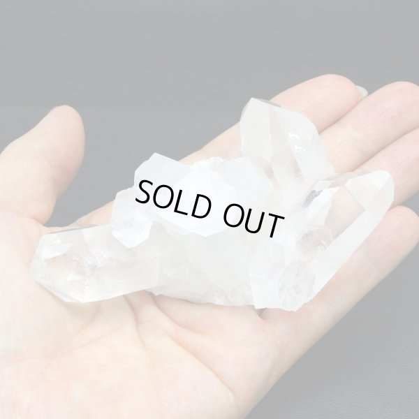 画像6: トマスゴンサガ産 水晶 クラスター 153g  トレー・さざれチップ付