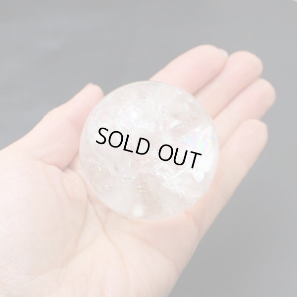 画像2: レインボー入 ◆ 水晶  丸玉 約55ミリ 置石 スフィア メール便不可