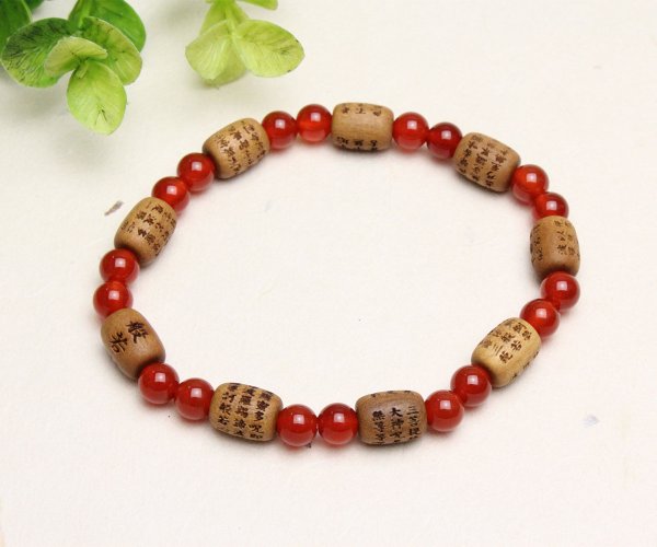 画像2: 内周17cm【般若心経彫】白檀(俵型タイプ) 瑪瑙 数珠ブレスレット (2)