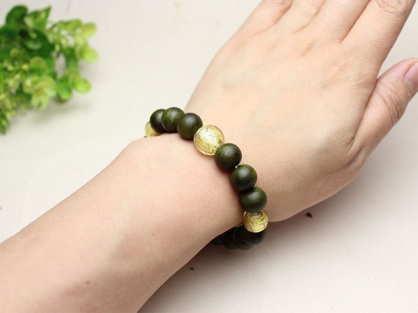 画像4: 10ミリ 生命樹 (緑檀) 金箔トンボ玉仕立 数珠ブレスレット メンズ レディース 男性用 女性用 グリーン 手づくり 贈答品 贈り物 記念日 (4)