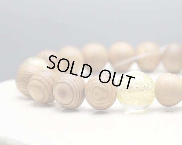 画像4: 再入荷◆稀少◆屋久杉×金沢産金箔入とんぼ玉 ブレスレット (4)