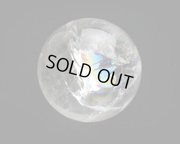画像2: レインボー入◆水晶　丸玉 約59ミリ　置石　メール便不可 (2)