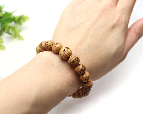 画像6: 内周18cm 【般若心経彫】 屋久杉 (10ミリタイプ) 数珠 ブレスレット メンズ レディース 男性用 女性用 父の日 敬老の日 ペア ギフト プレゼント (6)