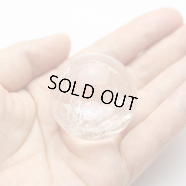 画像4: レインボー入 ◆ 水晶 丸玉 約37ミリ 置石 メール便不可 (4)