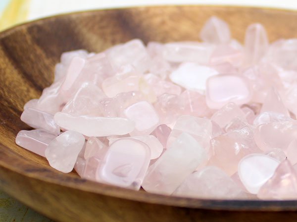 画像2: 【200g】ローズクォーツ さざれチップ 美・恋愛・良縁・若返りのお守り石　※今回少し小粒です (2)