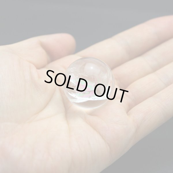 画像2: レインボー入 ◆ 水晶  Sサイズ【C】丸玉 約27ミリ 置石 スフィア メール便不可 (2)