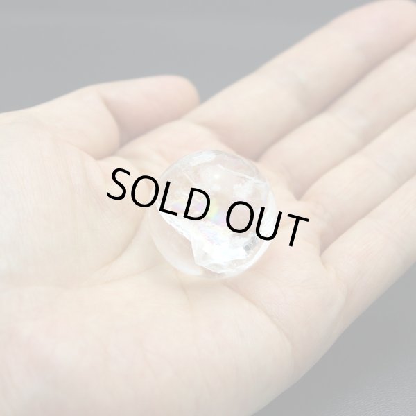 画像2: レインボー入 ◆ 水晶  Sサイズ【B】丸玉 約28ミリ 置石 スフィア メール便不可 (2)