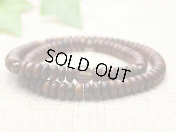 画像3: 女性にもおすすめ!内周16cm弱【108玉ブレス】栴檀 茶水晶 (せんだん ちゃすいしょう)数珠ブレスレット (3)